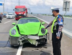 Kecelakaan Maut: Porsche Carrera S Tabrak Nissan Grand Livina di Tol Kejapanan-Sidoarjo
