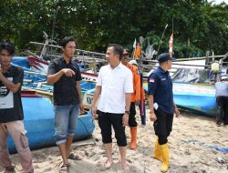 Pj. Gubernur Jabar Tinjau Lokasi Bencana Banjir Rob di Rancabuaya Garut