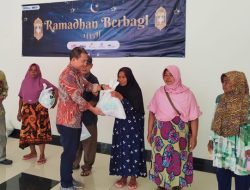 Warga Sadawarna Sumringah Dapat Sembako dari PT Dahana Subang