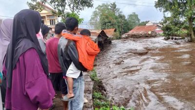 Banjir Lahar Dingin Gunung Marapi Timbulkan Kerusakan di Sumatera Barat