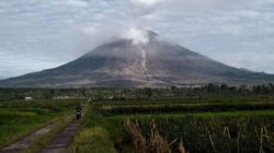 Gunung Semeru Meletus Empat Kali Hari Ini, Warga Diminta Waspada