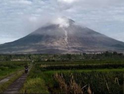 Gunung Semeru Meletus Empat Kali Hari Ini, Warga Diminta Waspada
