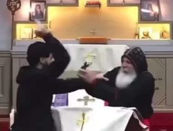 Pendeta Kristen Ortodoks Ditikam Saat Memimpin Ibadah di Sydney Australia