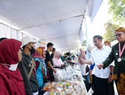 Pj Gubernur Jabar Resmikan Operasi Pasar Bersubsidi di Kota Sukabumi