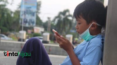 Studi: Penggunaan Tablet Berlebihan Ciptakan Siklus Negatif pada Emosional Anak
