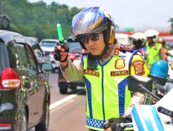 Cegah Kemacetan, Kapolres Subang Sterilisasi Bahu Jalan Tol Cipali