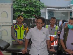 Menkes Pantau Pos Mudik di Rest Area Tol Cipali Subang. Kadinkes Bilang Begini