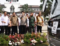 Pj Gubernur Jabar Lepas 20 Bus Peserta Mudik Asyik Bersama BUMN