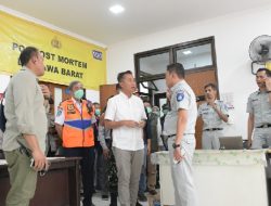 Bey Machmudin Jenguk Korban Kecelakaan Tol Japek di RSUD Karawang