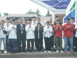 Indahnya Toleransi, Umat Kristiani Amankan Sholat Idul Fitri di Masjid Agung Subang
