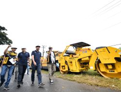 Bey Machmudin Cek Progres Perbaikan Jalan Tegalgubug – Arjawinangun