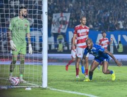 Berjalan Seru dan Sengit, Madura United Vs Persib Bandung Masih Sama Kuat 0-0 di Babak Pertama