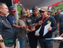 Demo Pj Bupati, Massa Aksi Siapkan ‘Tiket Pesawat’ untuk Imran dan Istri