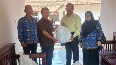 Momentum Harkitnas Diskominfo Majalengka berikan Bingkisan Kepada Panti dan SLB