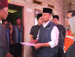 Pj Bupati Subang Berikan Santunan untuk Korban Bus Maut di Ciater