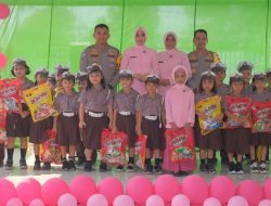 Polres Subang Berikan Bantuan Kepada Sekolah TK Kemala Bhayangkari 14