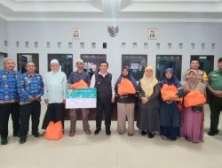 Pj Bupati Majalengka Berikan Konvensasi bagi Warga Sekitar TPA Heuleut