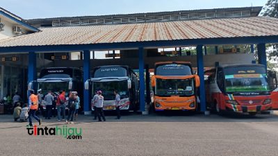 Polres dan Dishub Subang Ramp Check Bus Pariwisata dari Luar Kota, 3 Armada Ditahan