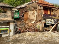 Pipa PDAM Jebol, Pj Gubernur Jabar Langsung Kunjungi Lokasi Terdampak Banjir