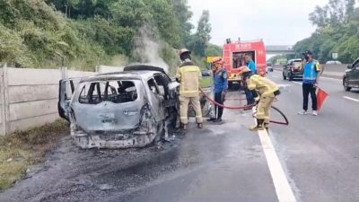Mobil Terbakar di Tol Cipularang: Korsleting Listrik Diduga Jadi Penyebab