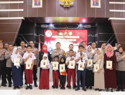 Polres Subang Berikan Beasiswa untuk 10 Pelajar