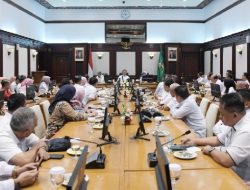DPMPTSP se- Jabar Tandatantangani Pakta Integritas Dukung Usaha Supermikro