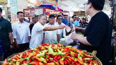 Jelang Iduladha, PJ Gubernur Jabar dan Menteri Perdagangan Cek Harga di Pasar Tradisional