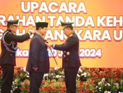 Prabowo Subianto Terima Penghargaan Tanda Kehormatan Bintang Bhayangkara Utama Polri