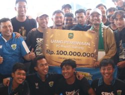 Pj Bupati Subang Guyur Kadedeuh Persikas Rp100 Juta