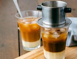 Membuat Sendiri Es Kopi Vietnam di Rumah