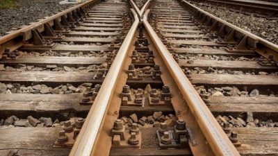 Dua Warga Subang Tewas Tertabrak Kereta Api di Perlintasan Tanpa Palang Pintu