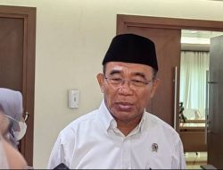 Menko PMK Muhadjir Effendy Dukung Pembiayaan Kuliah melalui Pinjol