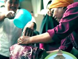 Ini Makna Mendalam Tradisi Turun Mandi Bagi Anak yang Akan Dikhitan!