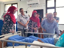 Peringati Hari Anak, Istri Pj Bupati dan DWP RSUD Subang Bagikan Bingkisan untuk Pasien Anak