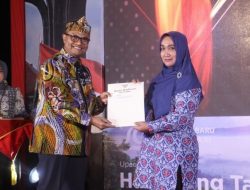 Malam Resepsi HUT ke-79 RI di Subang, Pj Bupati Subang Berikan Penghargaan Kepada Putra-putri Daerah yang Berprestasi