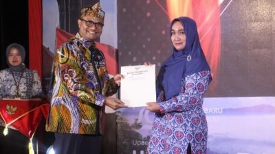 Malam Resepsi HUT ke-79 RI di Subang, Pj Bupati Subang Berikan Penghargaan Kepada Putra-putri Daerah yang Berprestasi