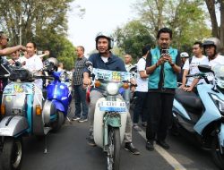 Bey Machmudin dan Tokoh Masyarakat Konvoi Motor Listrik