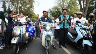 Bey Machmudin dan Tokoh Masyarakat Konvoi Motor Listrik