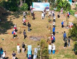 Gandeng Relawan Bakti BUMN, DEFEND ID Tanam Pohon dan Beri Bantuan ke Masyarakat Subang