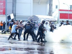 Polresta Cirebon Gelar Simulasi Penangan Aksi Pengacau Pilkada di TPS dan KPU