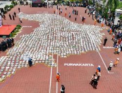 Pemda Karawang Pecahkan Rekor Muri, Peta Terbesar dari Rangkaian 1.600 Nasi Tumpeng