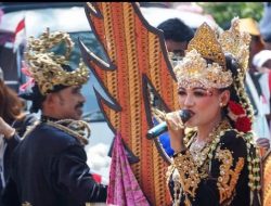 Artis Dangdut Putri Jamila Semarakkan Karnaval Kemerdekaan di Subang