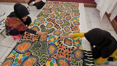 Melihat Batik Karya Griya Difabel dengan Motif Cantik