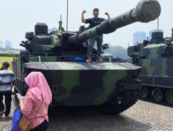 Meriahkan HUT TNI ke-79 di Monas: Masyarakat Antusias Berinteraksi dengan Prajurit dan Alutsista
