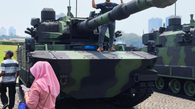 Meriahkan HUT TNI ke-79 di Monas: Masyarakat Antusias Berinteraksi dengan Prajurit dan Alutsista