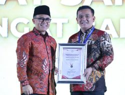 Pj Bupati Majalengka Terima Penghargaan Sistem Akuntabilitas Kinerja Instansi Pemerintah Award 2024