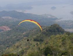Pilot Paralayang dari 14 Negara Bersaing di West Java Paragliding Championship 2024 Sumedang