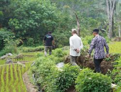 Pj Bupati Subang Takjub dengan Sumber Air Alami di Desa Buniara Tanjungsiang