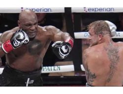 Jake Paul Kalahkan Mike Tyson, Ukir Sejarah di AT&T Stadium