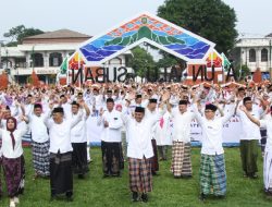 Pemkab Subang Sokong Pemecahan Rekor MURI Pemprov Jabar Pemakaian Sarung Tenun oleh ASN Terbanyak